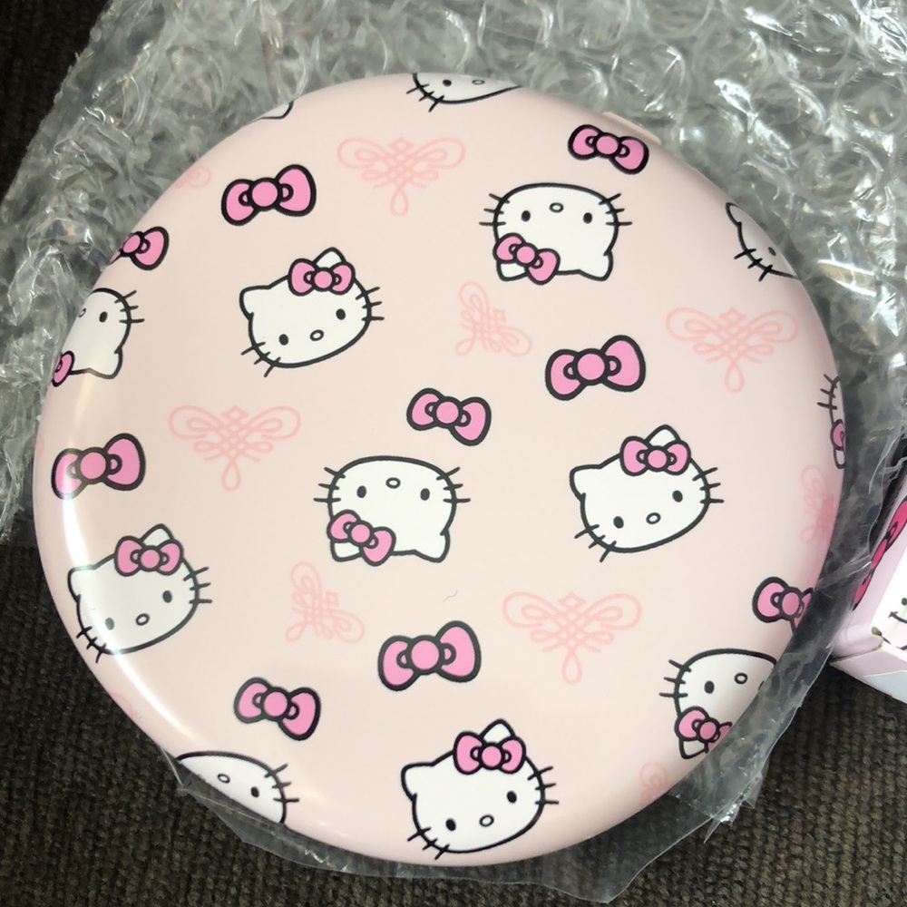 Hello Kitty LED Compact Mirror - Picture 3 of 5